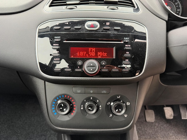 Used Fiat Punto 2017 for sale - 76259305: Photo 23