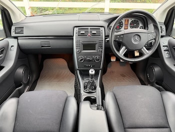 Used Mercedes-Benz B Class 2010 for sale - 76259078: Photo 2