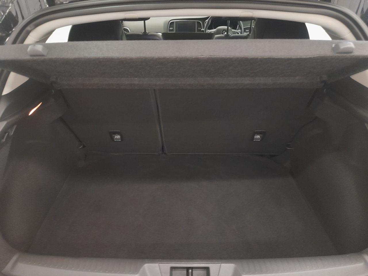 Used Renault Megane 2017 for sale - 76658913: Photo 8