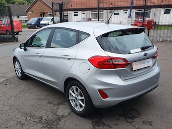 Used Ford Fiesta 2017 for sale - 76137430: Photo