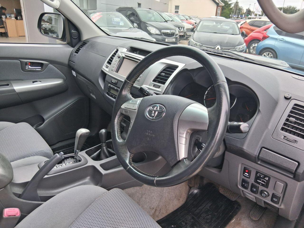 Used Toyota Hilux 2013 for sale - 76612756: Photo 10