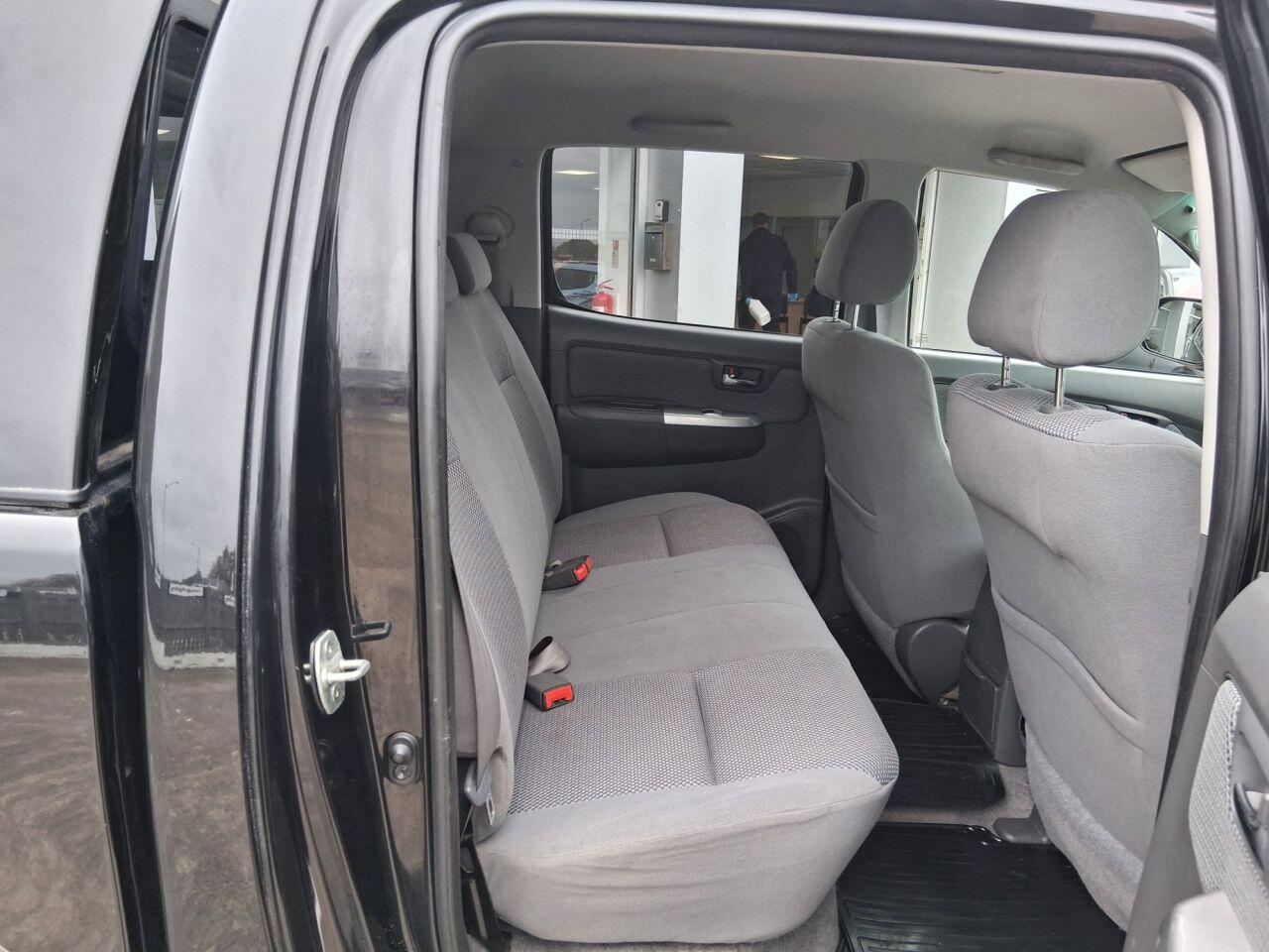 Used Toyota Hilux 2013 for sale - 76612756: Photo 12