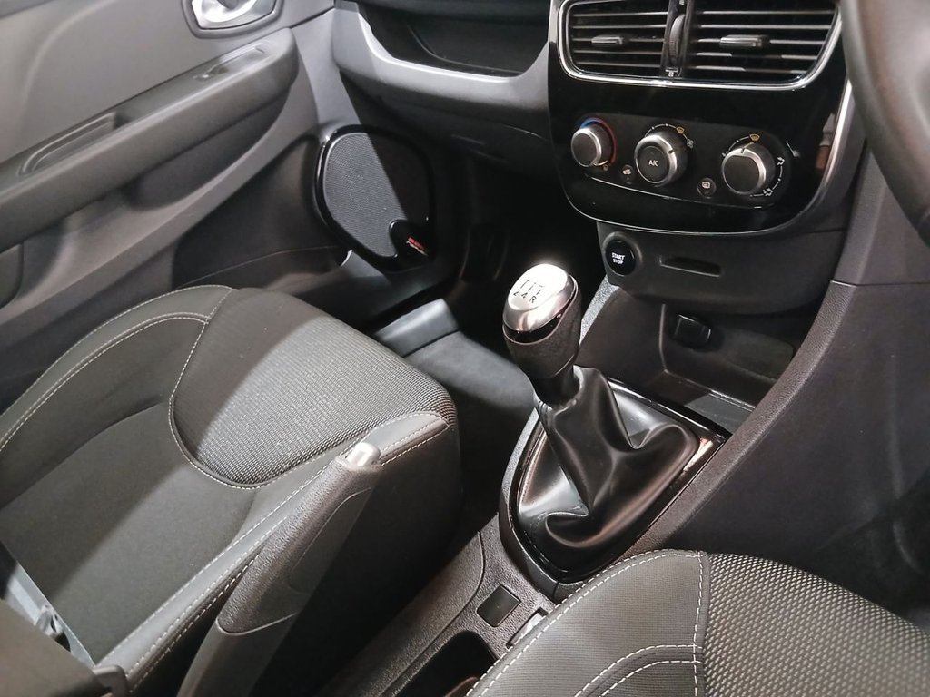 Used Renault Clio 2018 for sale - 77935958: Photo 19