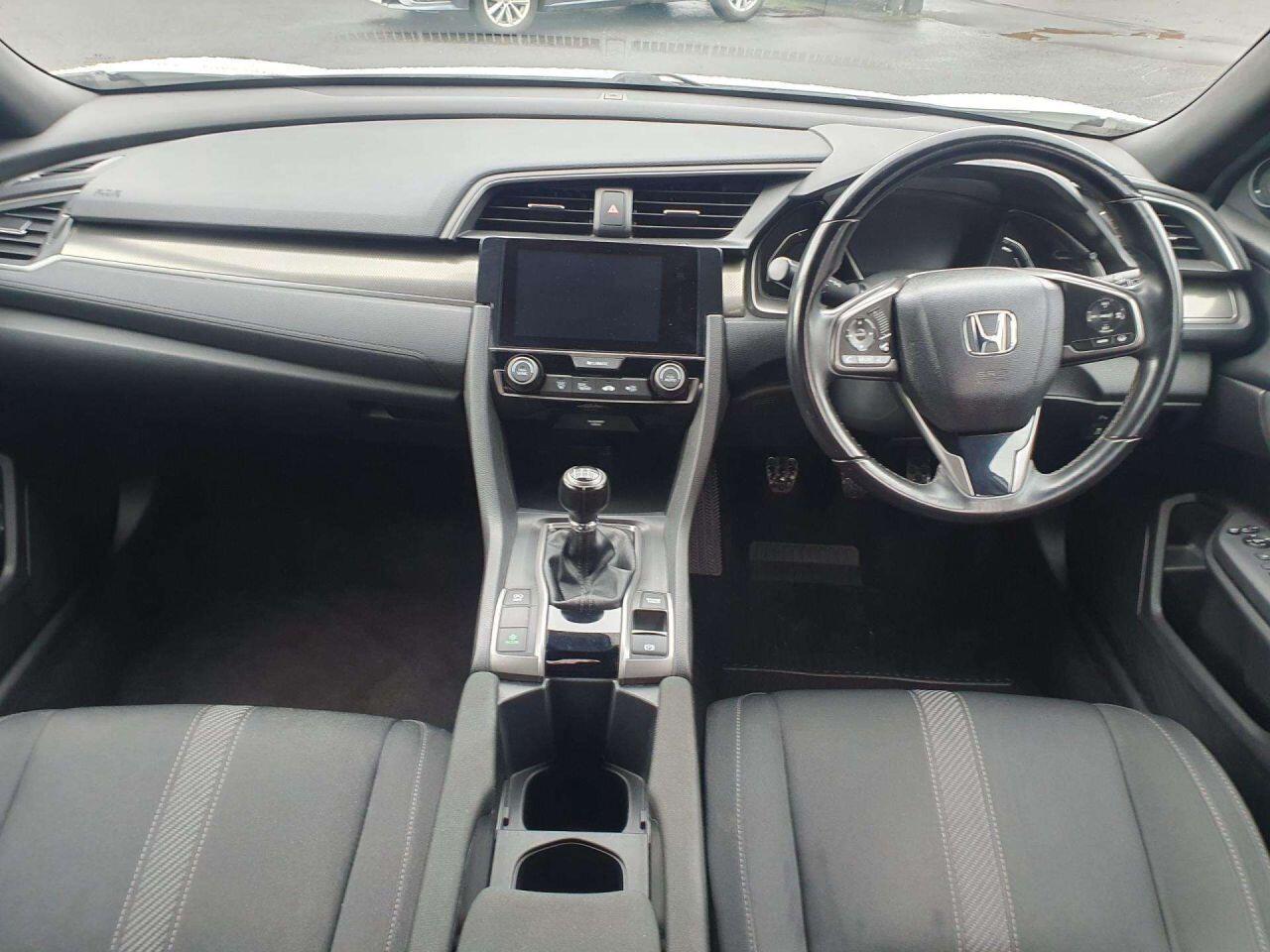 Used Honda Civic 2017 for sale - 76151110: Photo 10