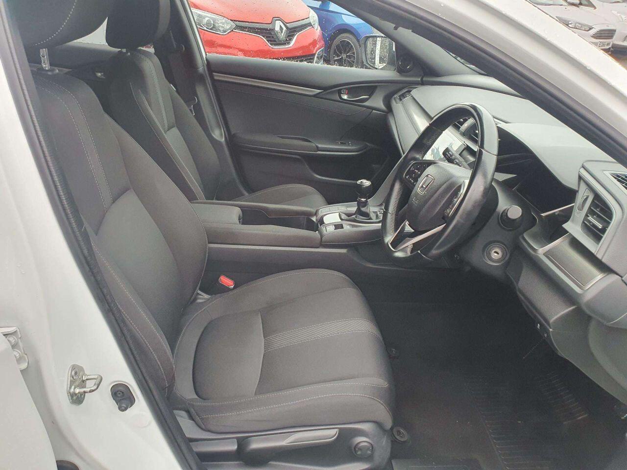 Used Honda Civic 2017 for sale - 76151110: Photo 11