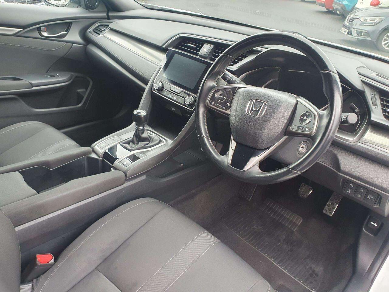 Used Honda Civic 2017 for sale - 76151110: Photo 12