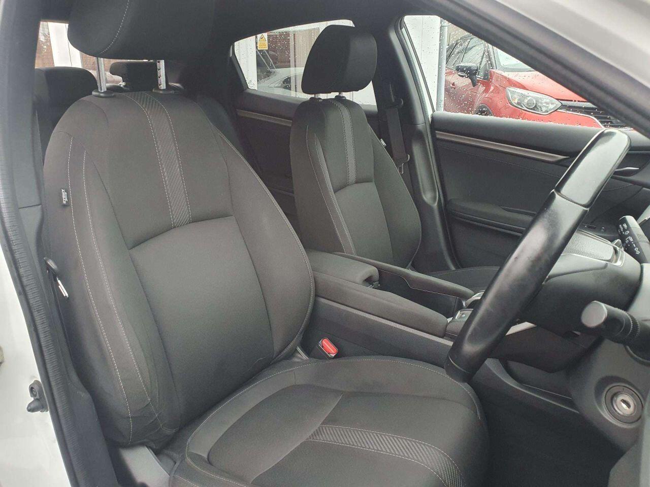 Used Honda Civic 2017 for sale - 76151110: Photo 13