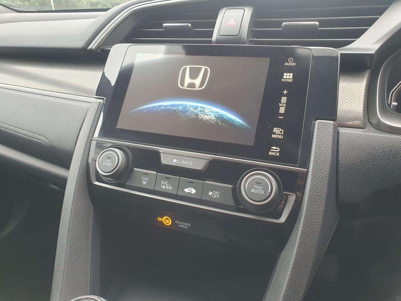 Used Honda Civic 2017 for sale - 76151110: Photo 15