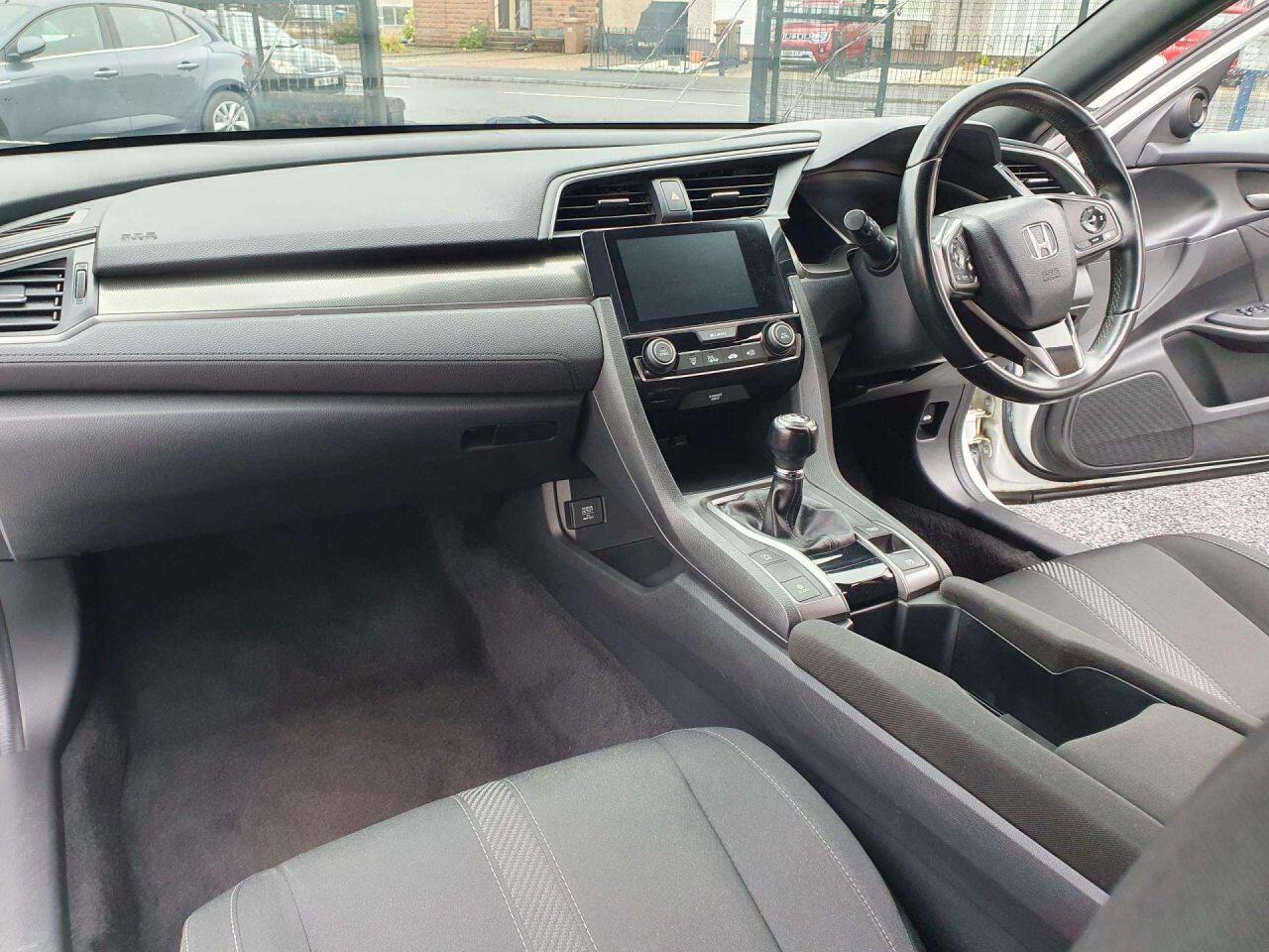 Used Honda Civic 2017 for sale - 76151110: Photo 24