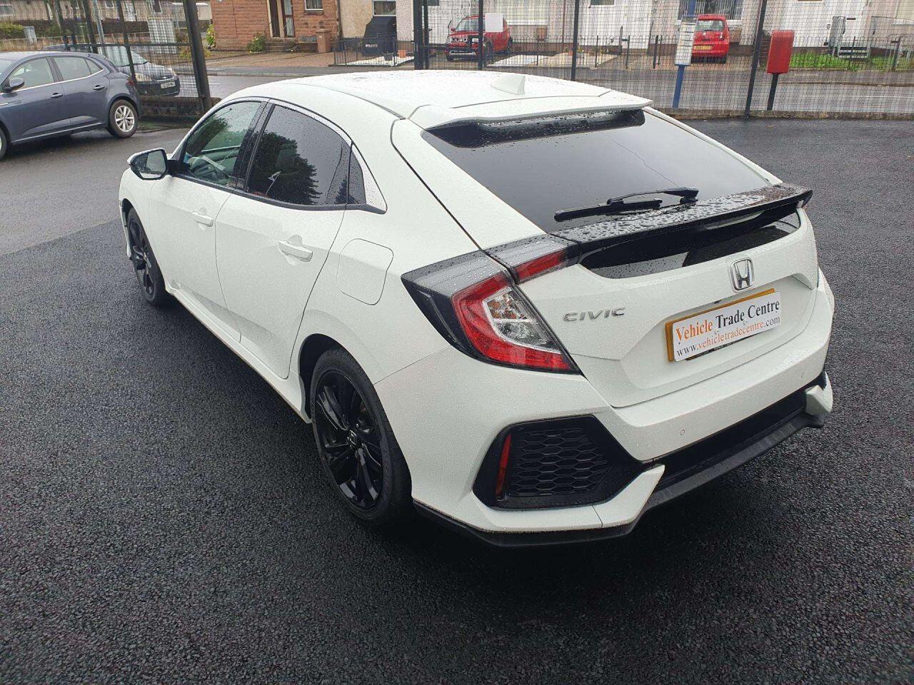 Used Honda Civic 2017 for sale - 76151110: Photo 4