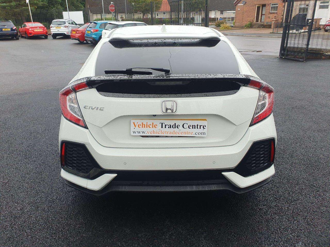 Used Honda Civic 2017 for sale - 76151110: Photo 5