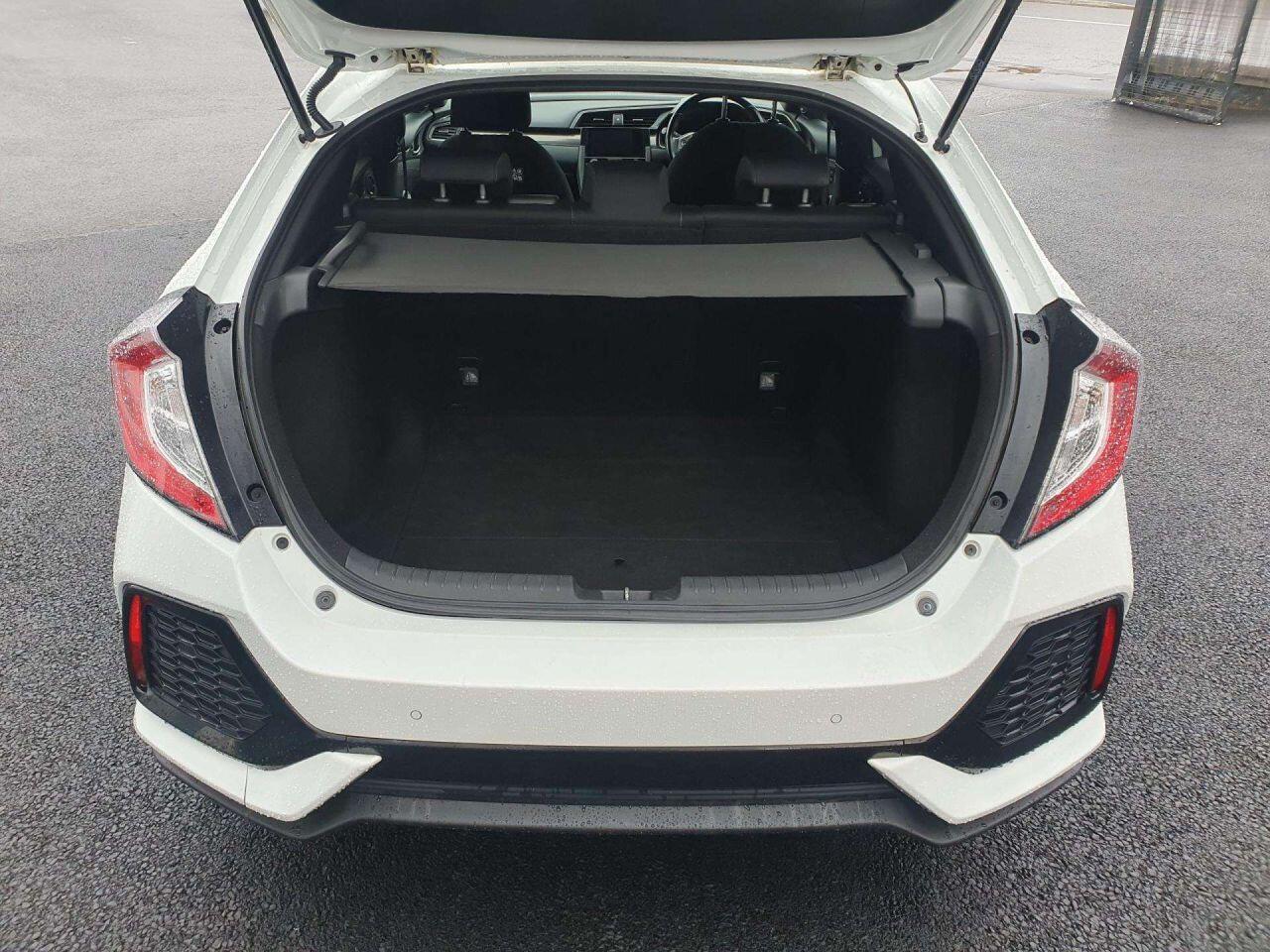 Used Honda Civic 2017 for sale - 76151110: Photo 7