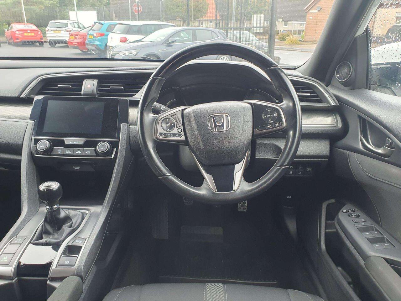 Used Honda Civic 2017 for sale - 76151110: Photo 9