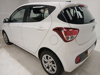Used Hyundai i10 2018 for sale - 78110165: Photo