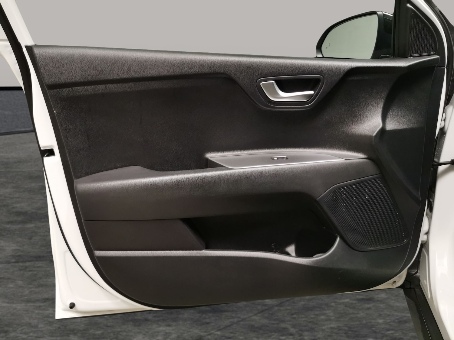 Used Kia Stonic 2023 for sale - 77965696: Photo 26