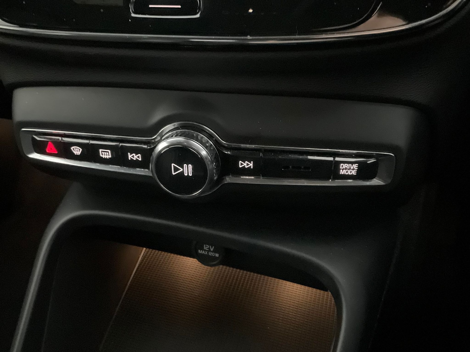Used Volvo XC40 2022 for sale - 76141244: Photo 21