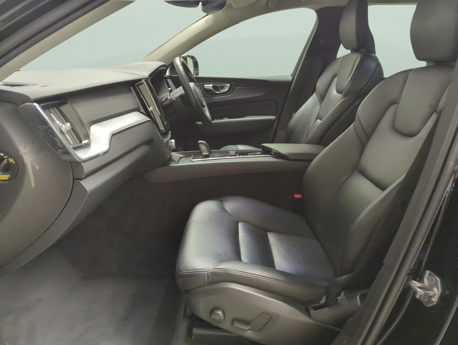 Used Volvo XC60 2020 for sale - 77448068: Photo 4