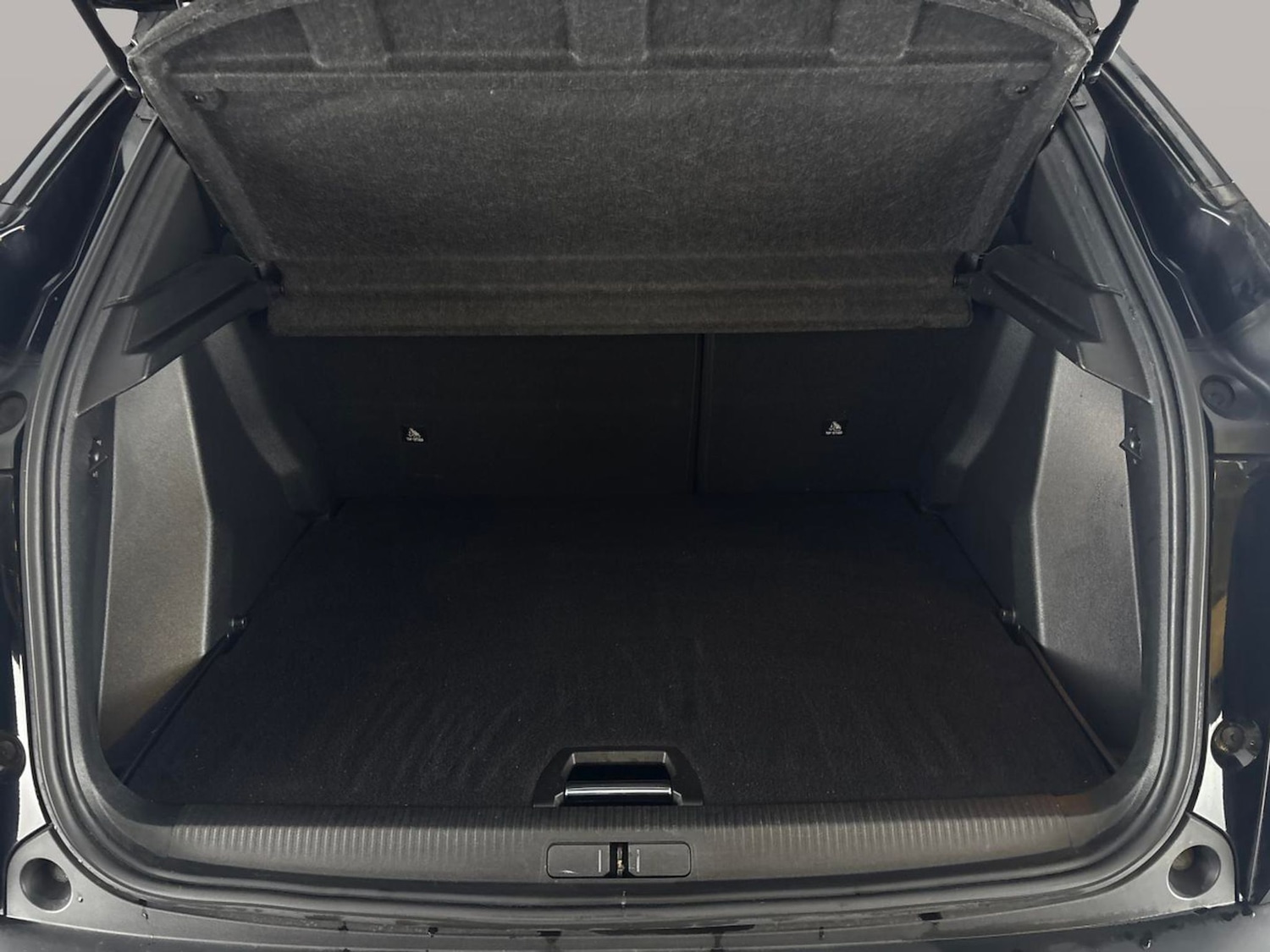 Used Peugeot E-2008 2023 for sale - 77607349: Photo 36