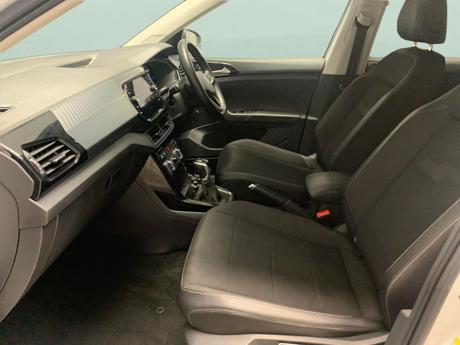 Used Volkswagen T-Cross 2023 for sale - 77797970: Photo 4