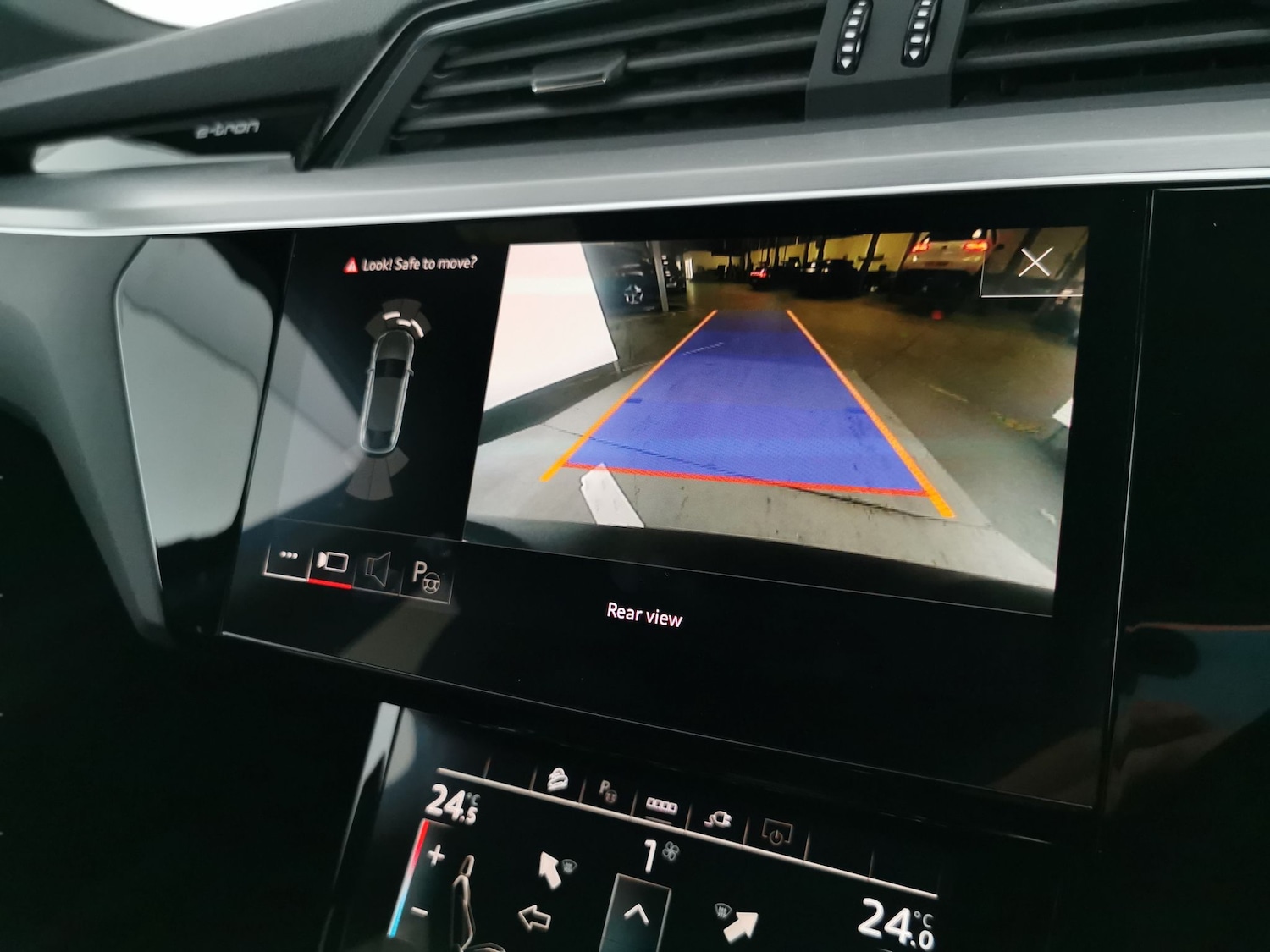 Used Audi e-tron 2022 for sale - 77240630: Photo 6