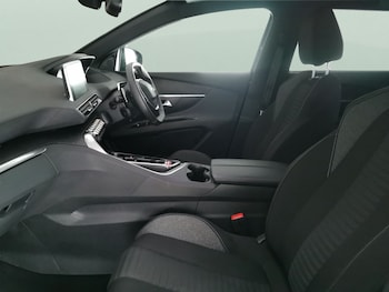 Used Peugeot 5008 2023 for sale - 76603129: Photo