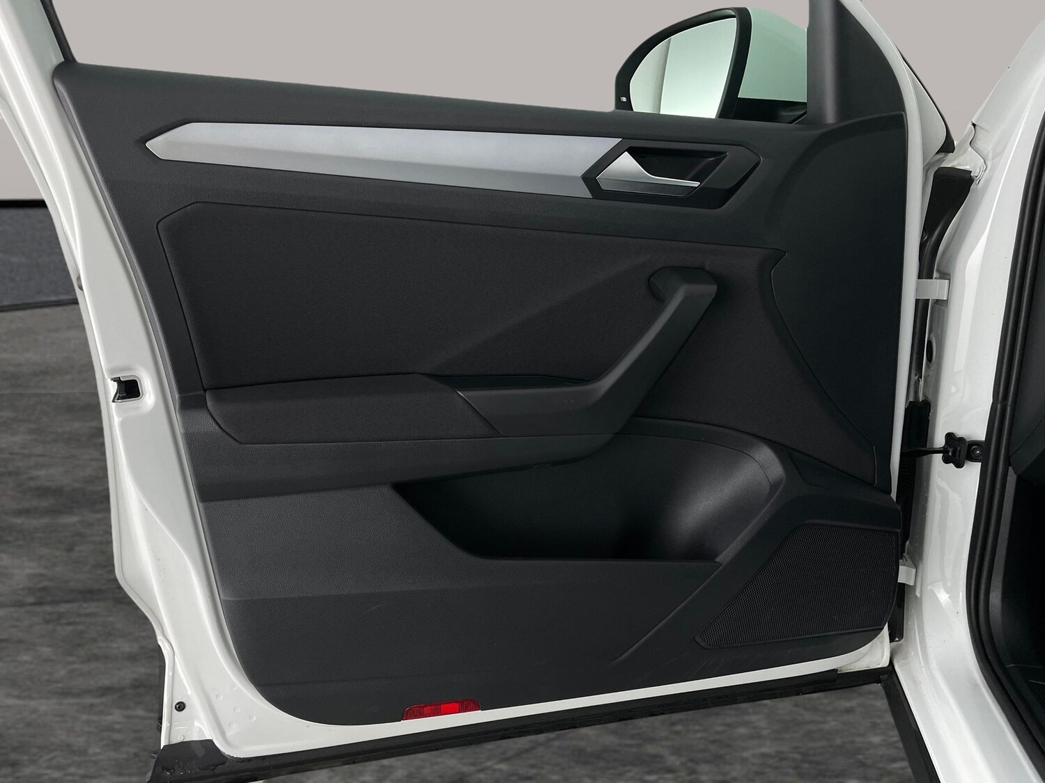 Used Volkswagen T-Roc 2023 for sale - 77591193: Photo 28