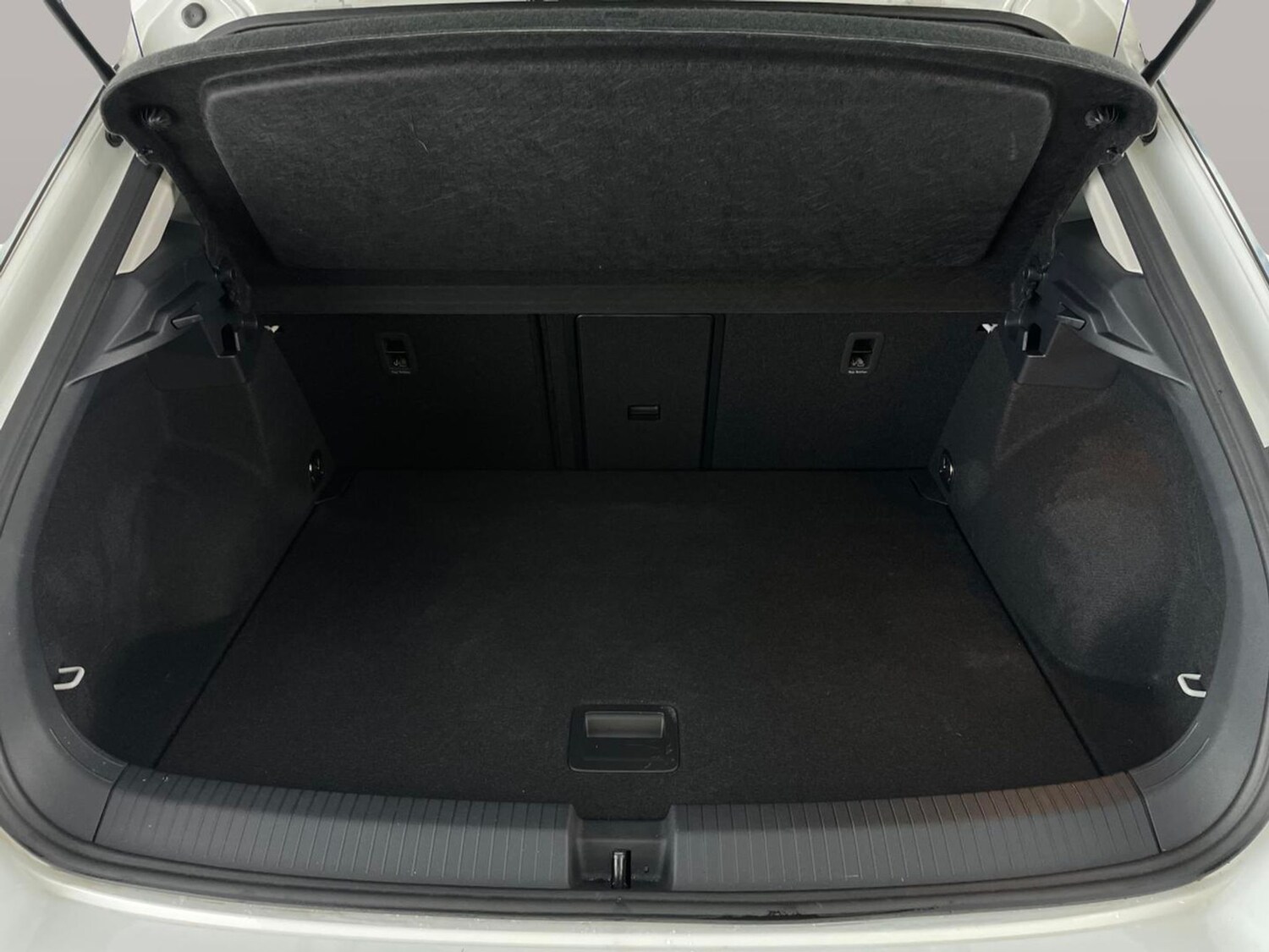 Used Volkswagen T-Roc 2023 for sale - 77591193: Photo 32