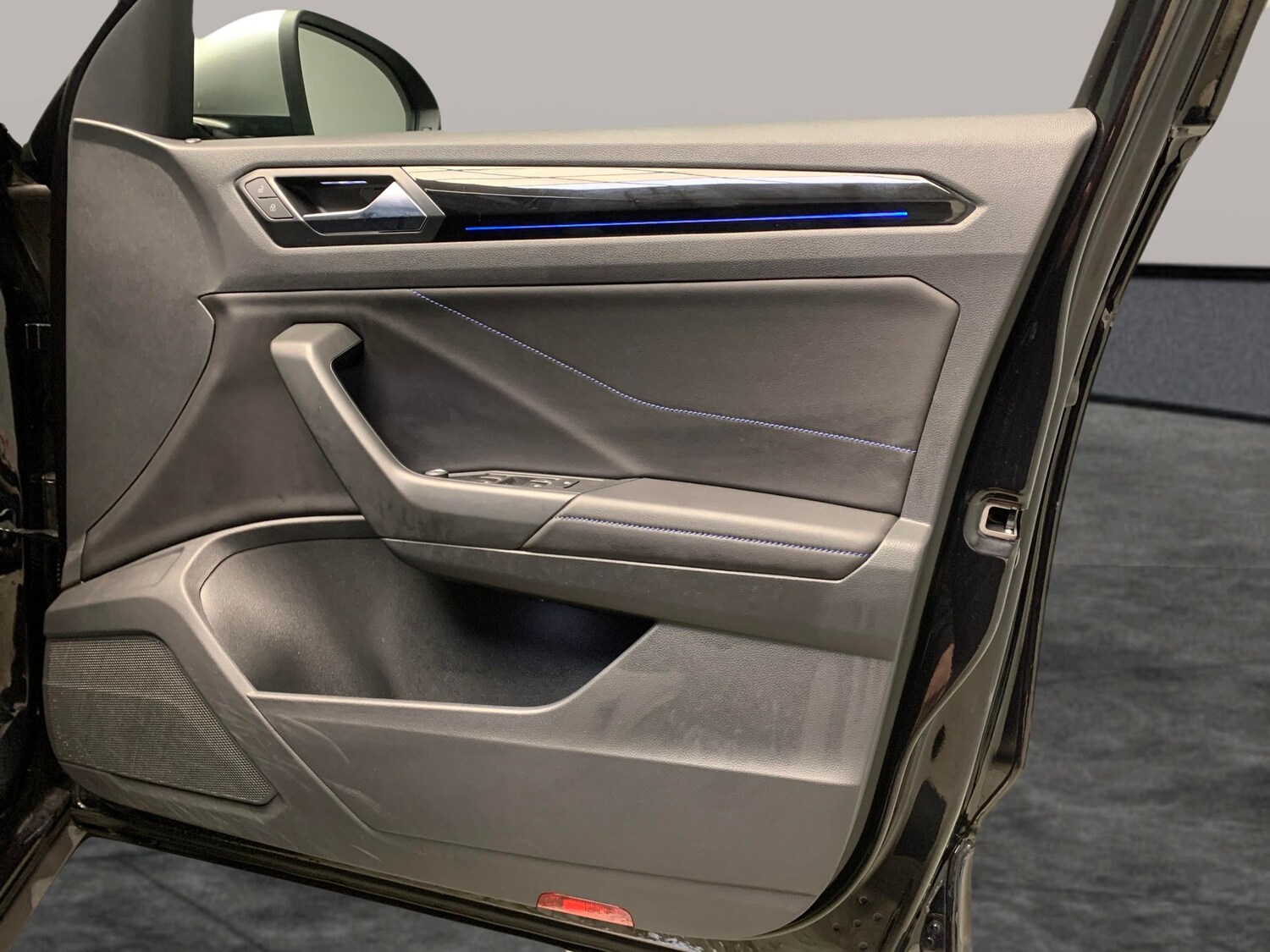 Used Volkswagen T-Roc for sale - 77271993: Photo 26