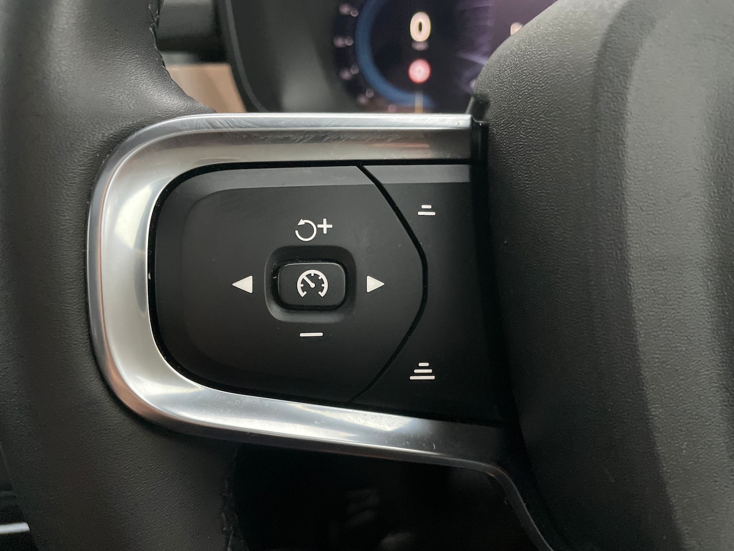 Used Volvo XC40 2022 for sale - 76919616: Photo 29