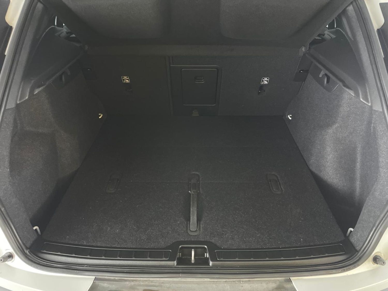 Used Volvo XC40 2022 for sale - 76919616: Photo 42