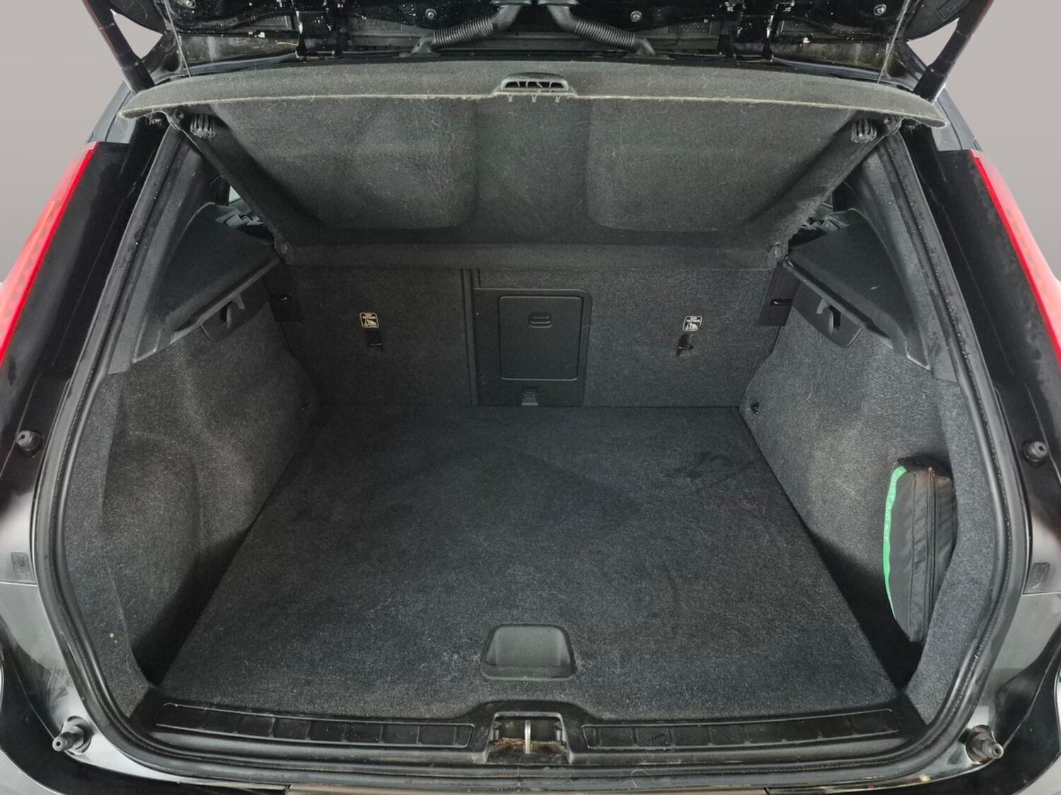 Used Volvo XC40 for sale - 77932432: Photo 31