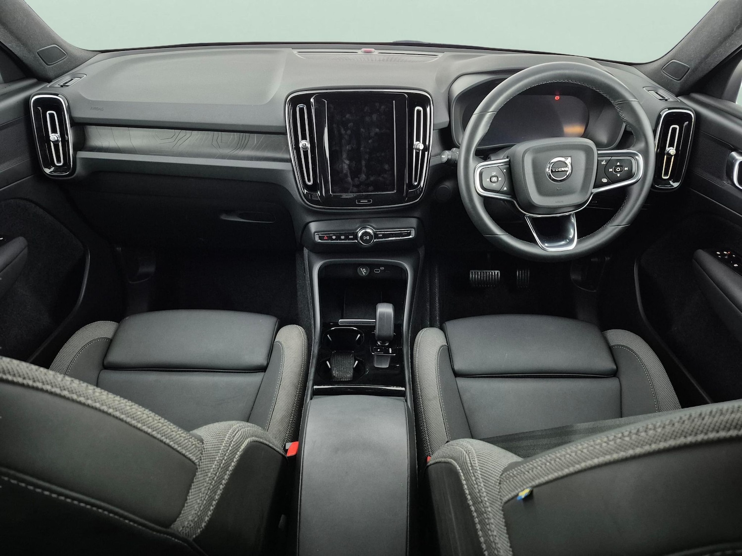 Used Volvo XC40 for sale - 77932432: Photo 5