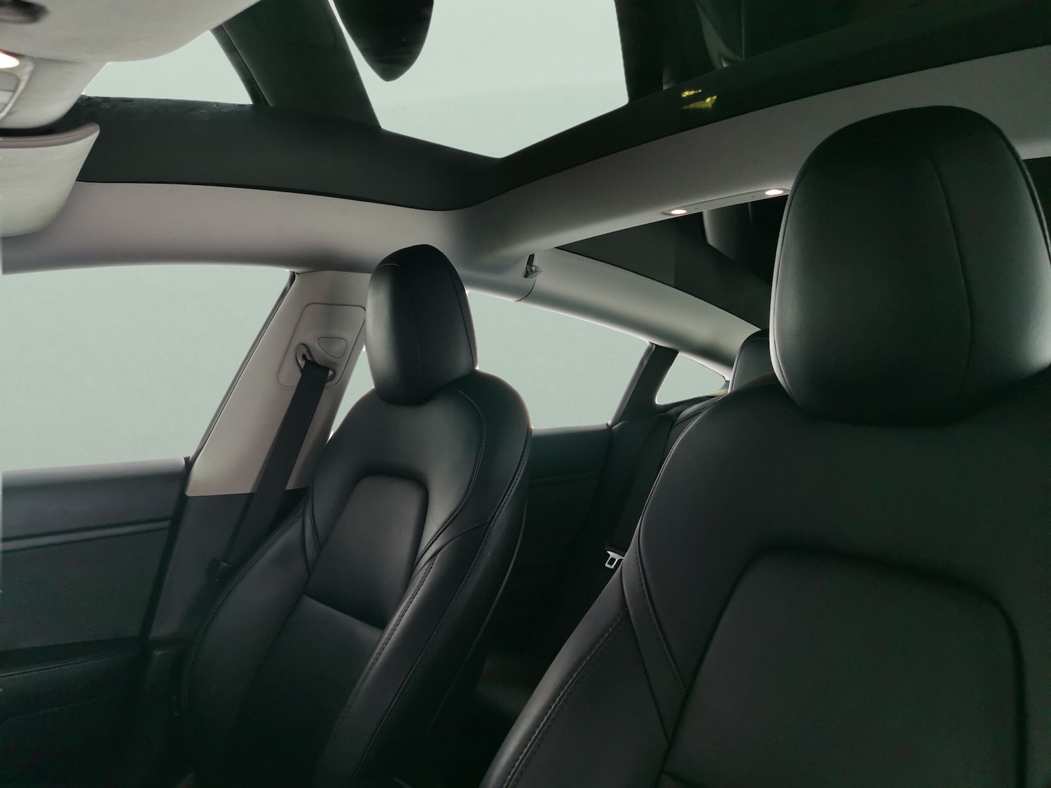 Used Tesla Model 3 2020 for sale - 76980600: Photo 5