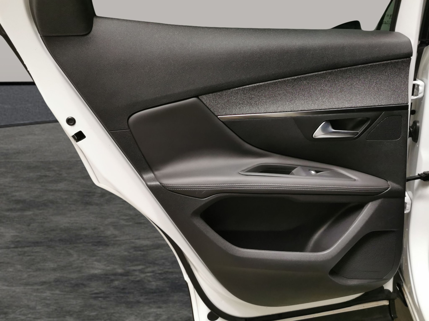 Used Peugeot 3008 2018 for sale - 77394876: Photo 27