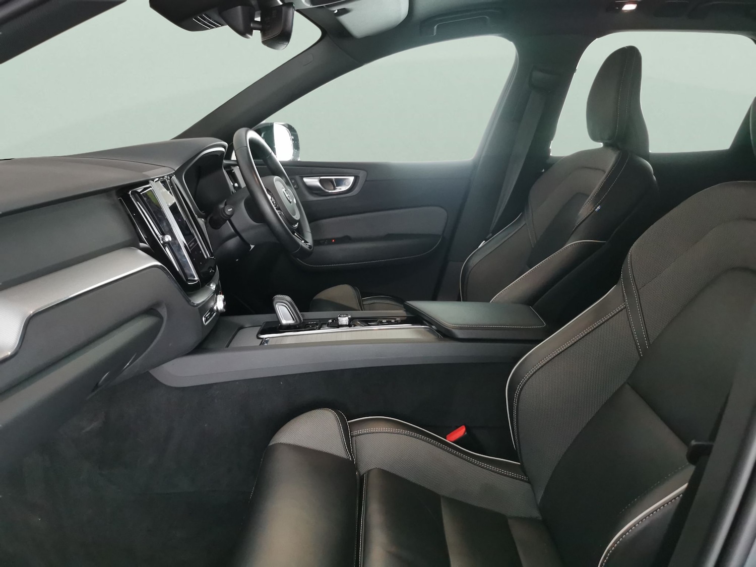 Used Volvo XC60 2022 for sale - 77648568: Photo 4