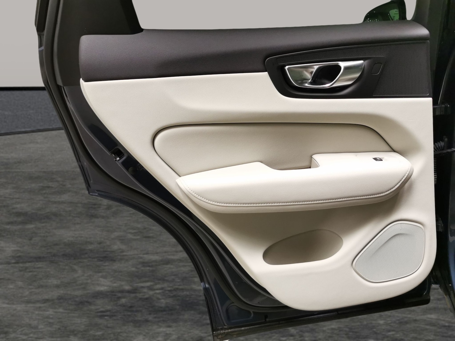 Used Volvo XC60 2023 for sale - 77776081: Photo 28