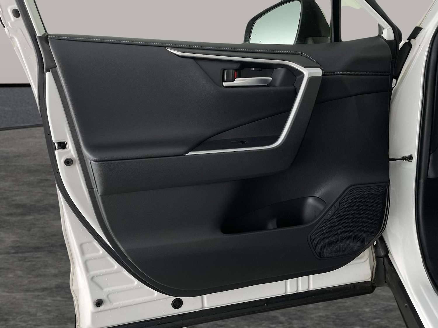 Used Toyota RAV4 2020 for sale - 77170894: Photo 26