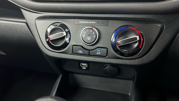 Used Hyundai i10 2021 for sale - 76300624: Photo 18