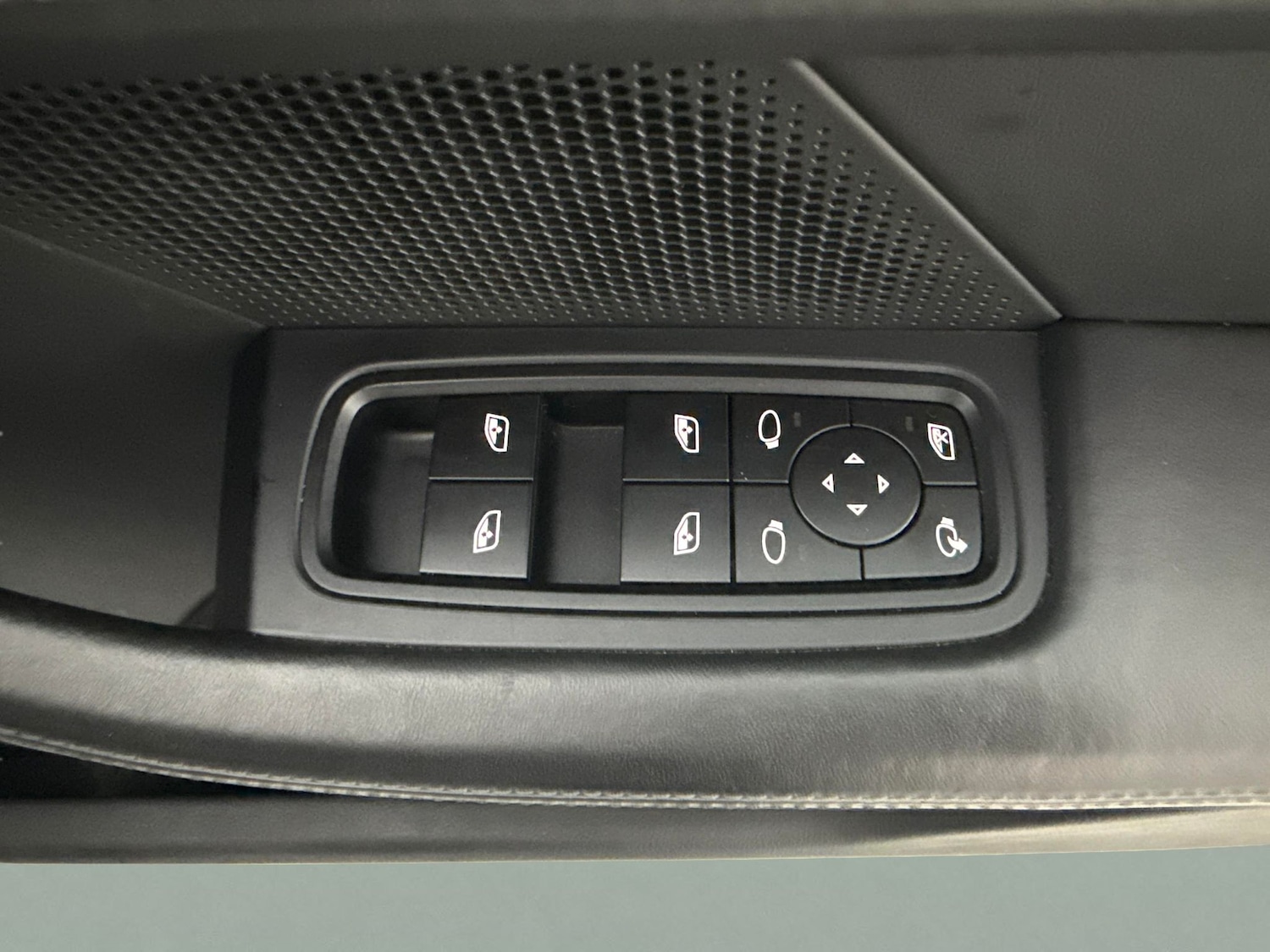 Used Porsche Taycan 2022 for sale - 77846135: Photo 18