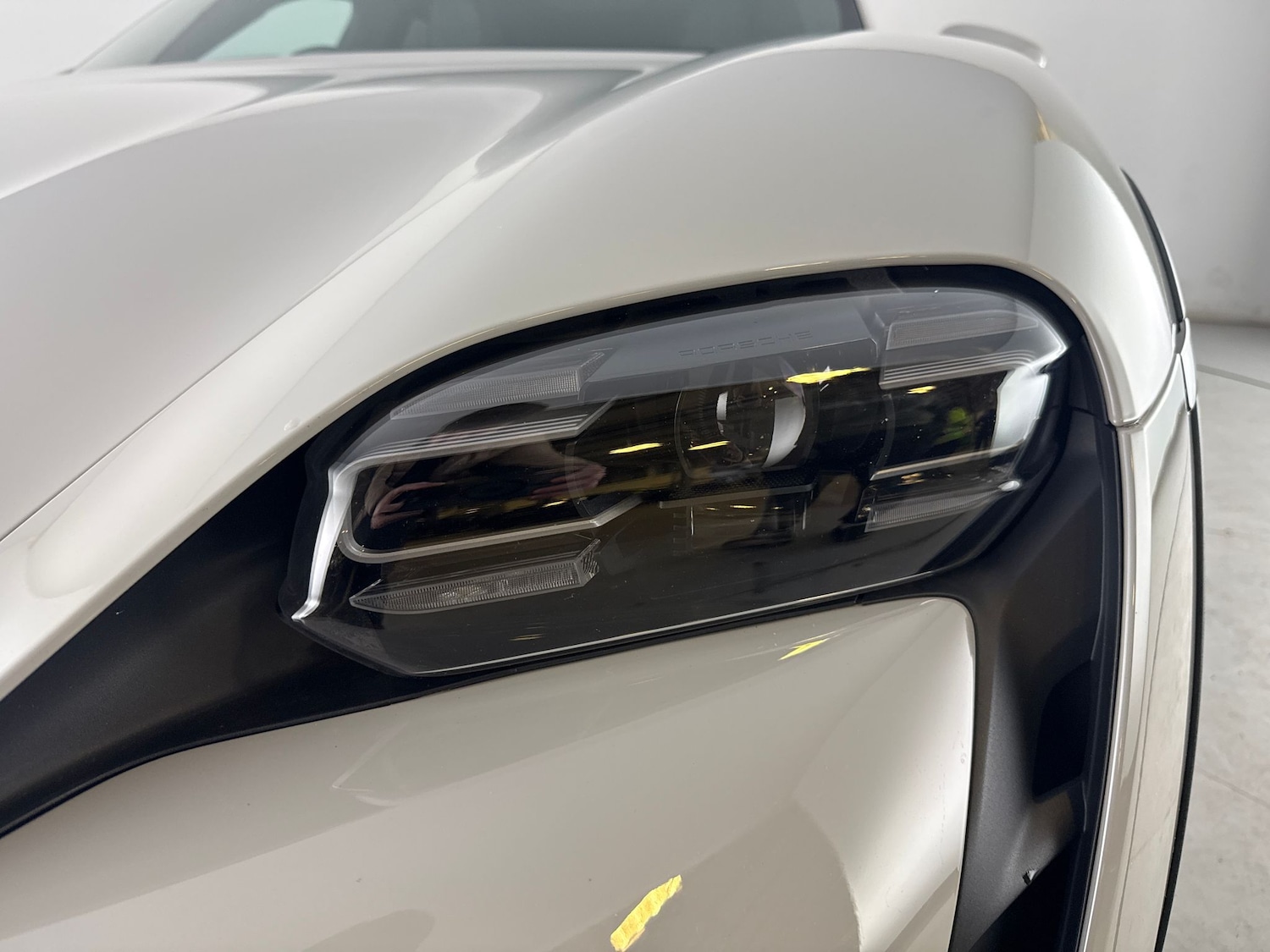 Used Porsche Taycan 2022 for sale - 77846135: Photo 30