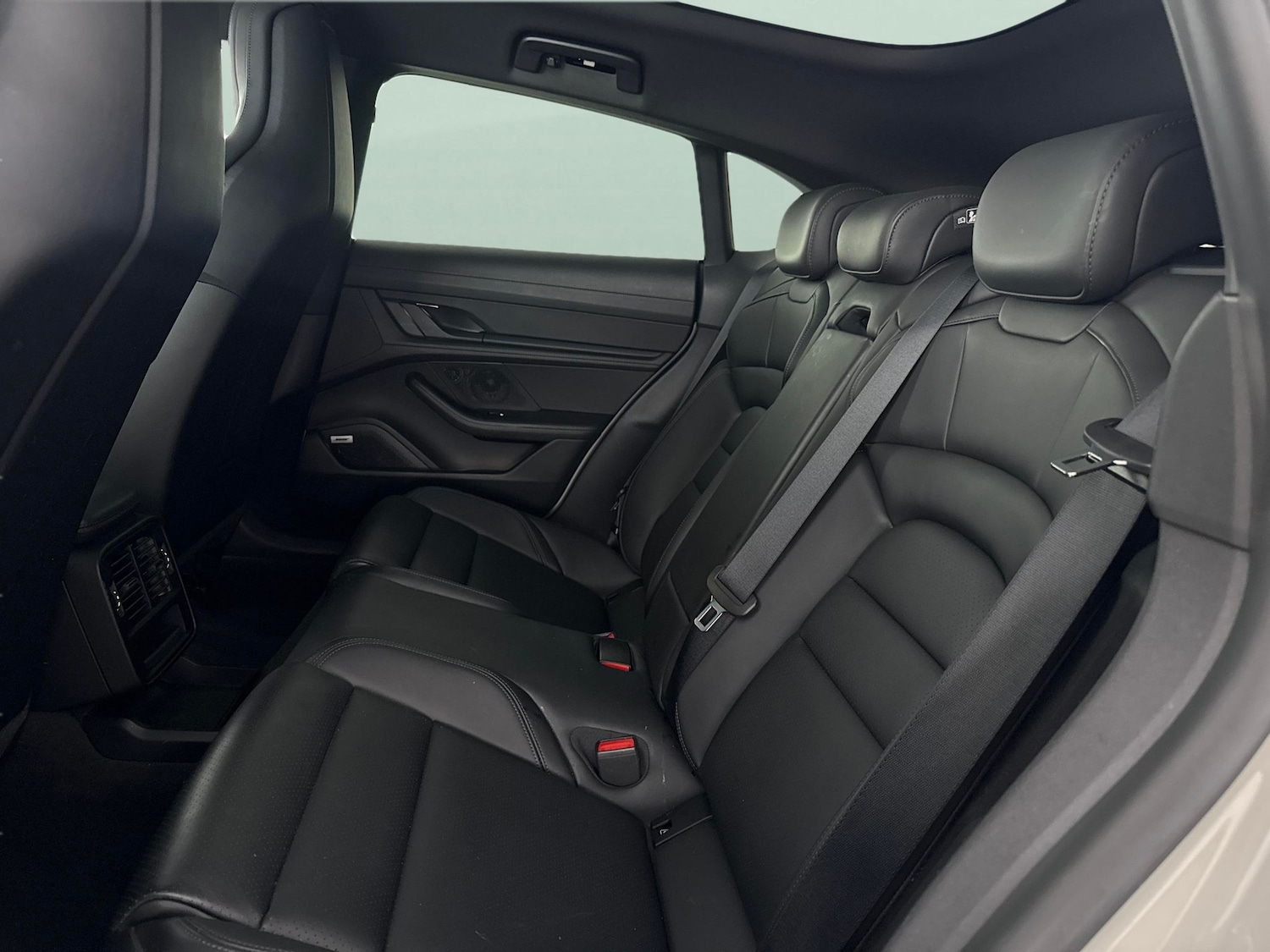 Used Porsche Taycan 2022 for sale - 77846135: Photo 34