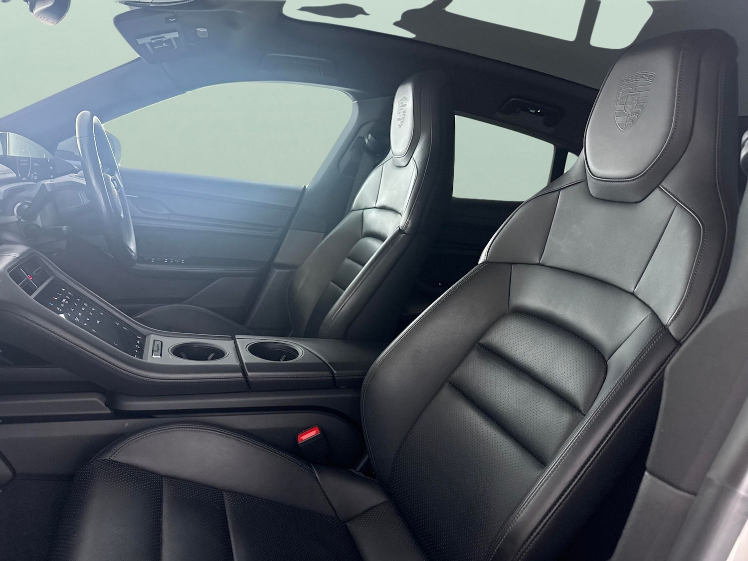 Used Porsche Taycan 2022 for sale - 77846135: Photo 4