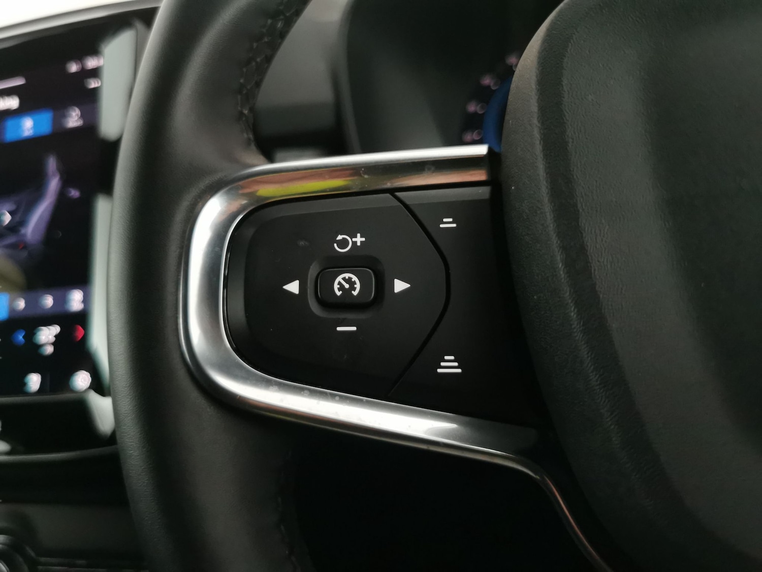 Used Volvo XC40 2023 for sale - 78197777: Photo 25