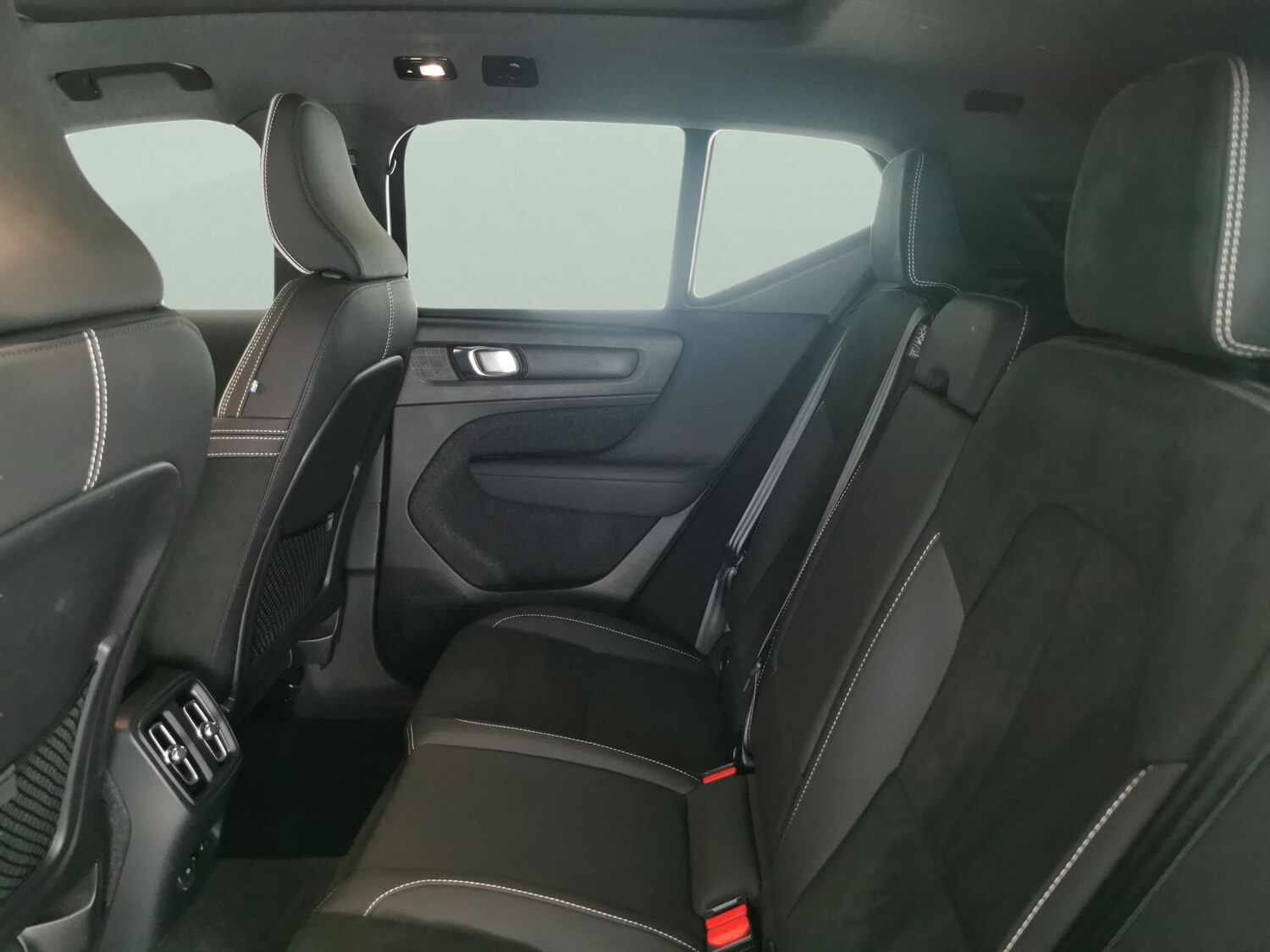 Used Volvo XC40 2023 for sale - 78197777: Photo 32