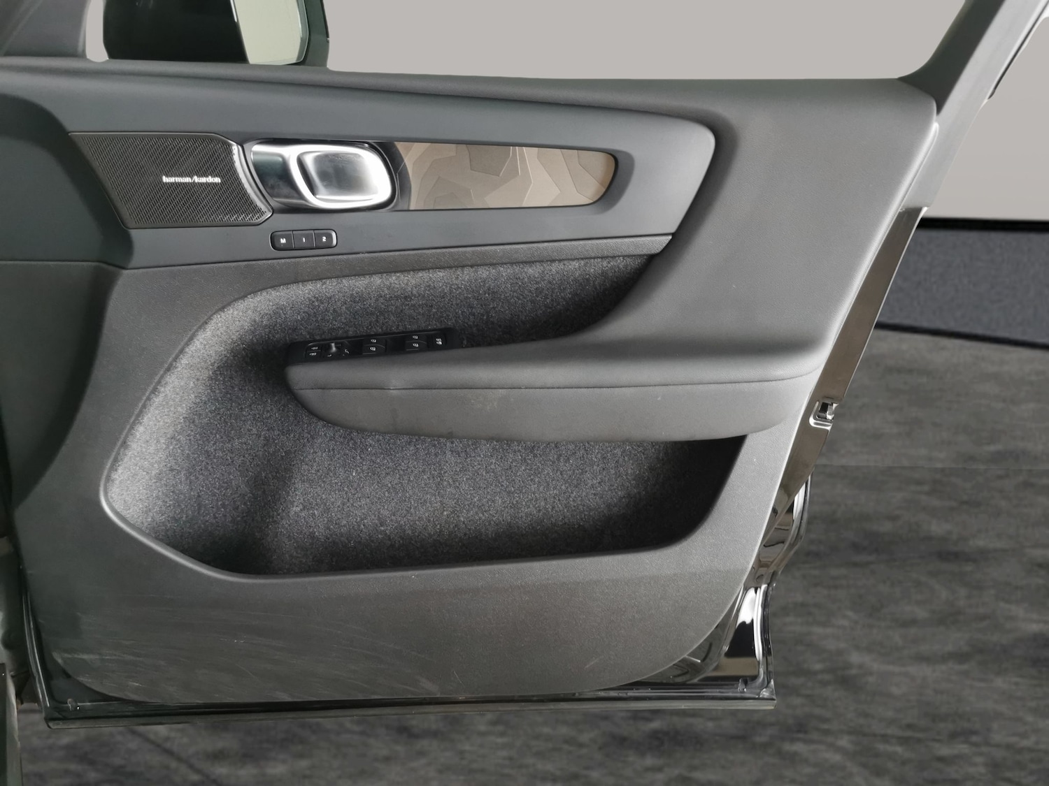 Used Volvo XC40 2023 for sale - 78197777: Photo 36