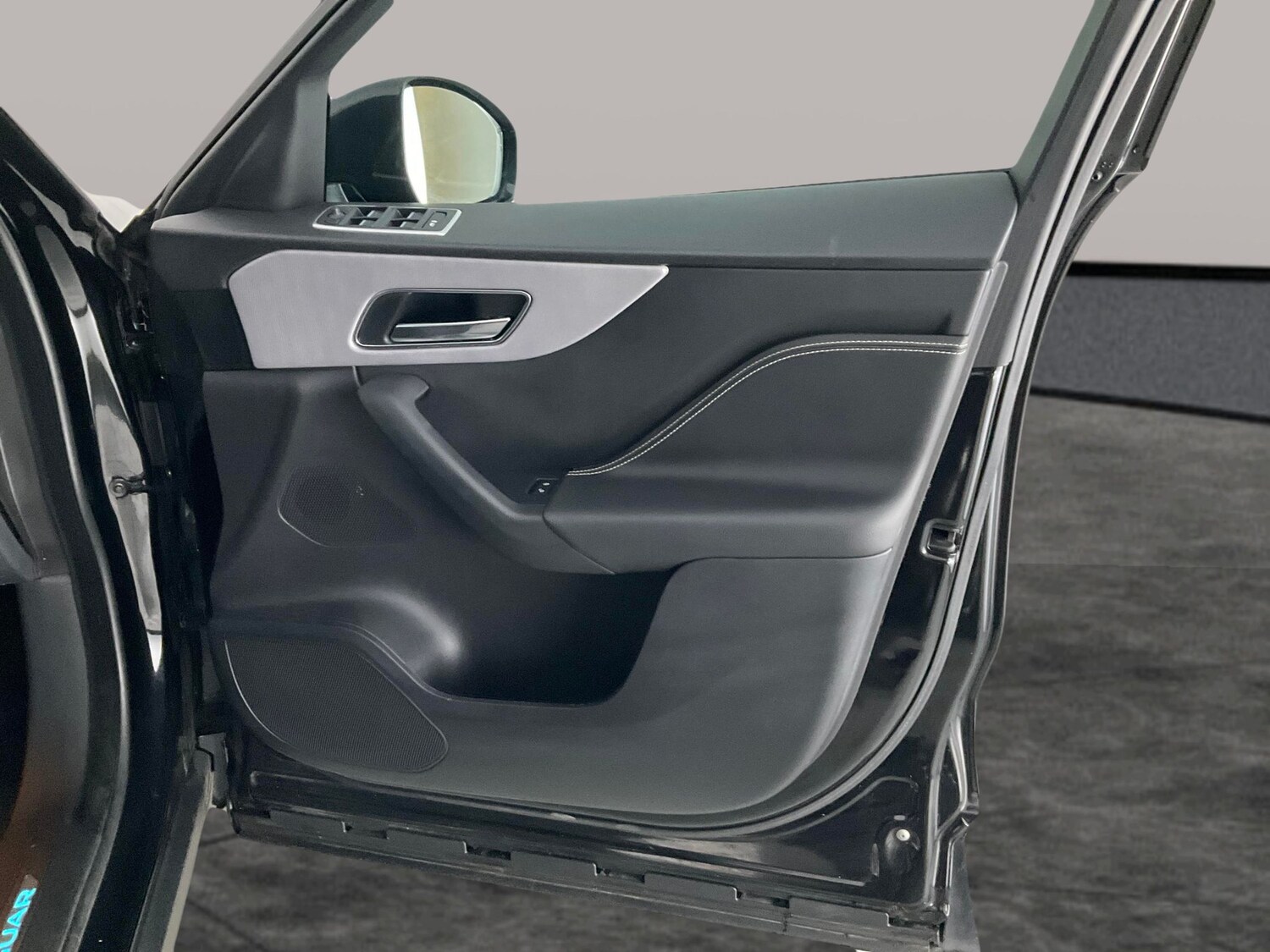 Used Jaguar F-Pace 2020 for sale - 76542589: Photo 32