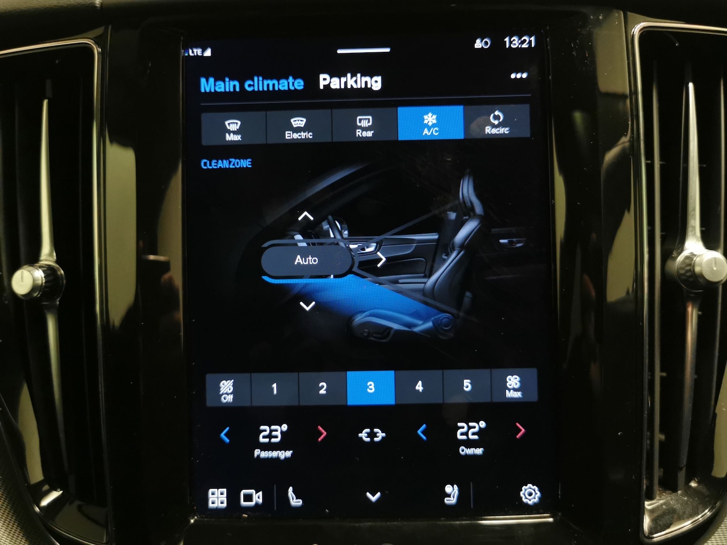 Used Volvo XC60 2023 for sale - 78159704: Photo 19