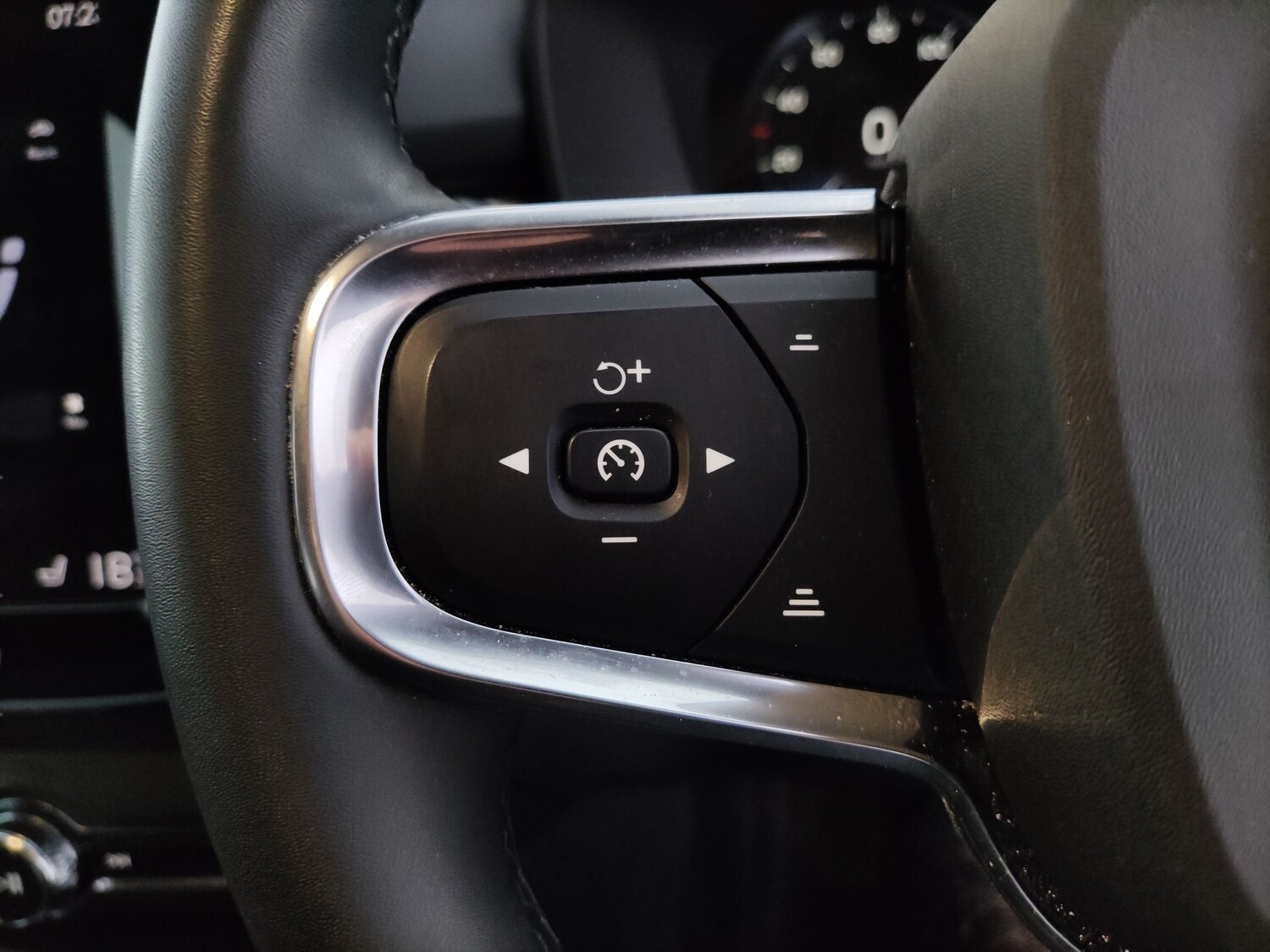 Used Volvo XC40 2023 for sale - 78207327: Photo 22