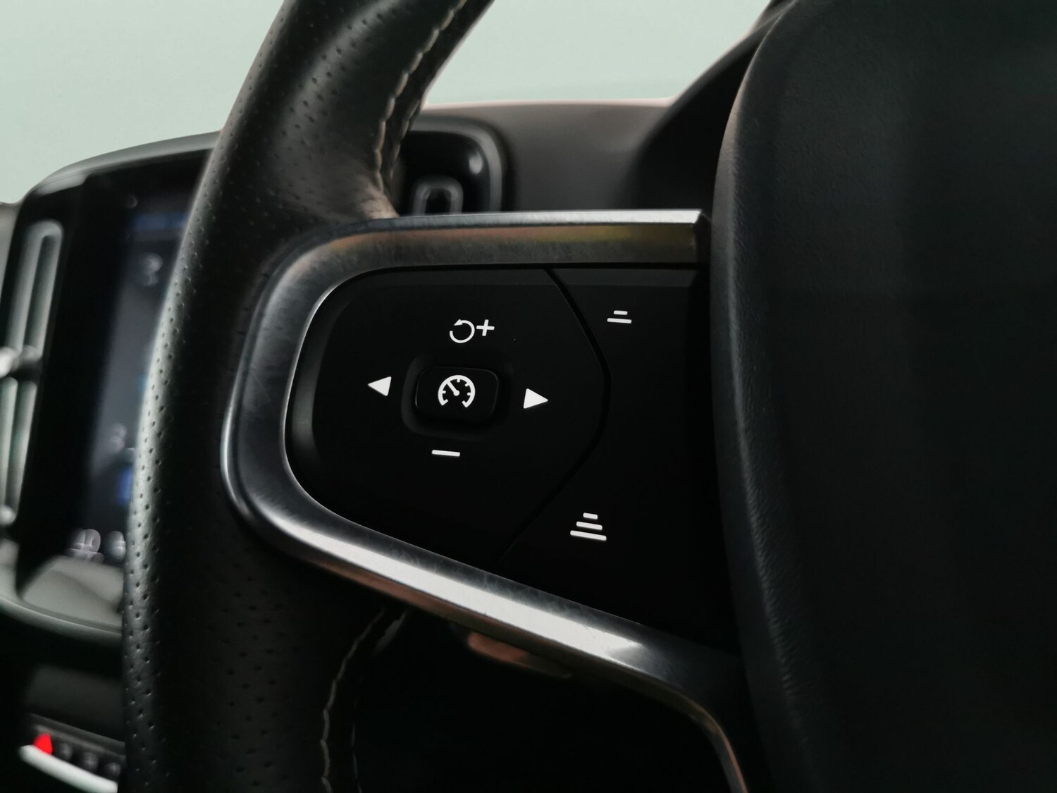 Used Volvo XC40 2019 for sale - 78163648: Photo 25