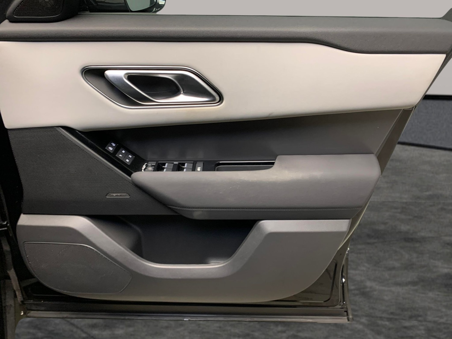 Used Land Rover Range Rover Velar 2024 for sale - 76958270: Photo 39